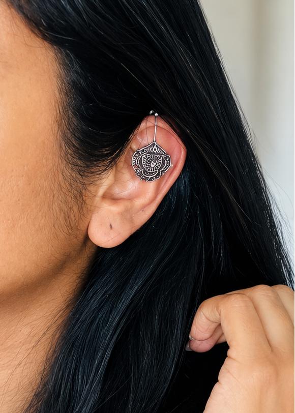 Bugadi clip-on (non pierced), oxidised silver - YCOSEBU536
