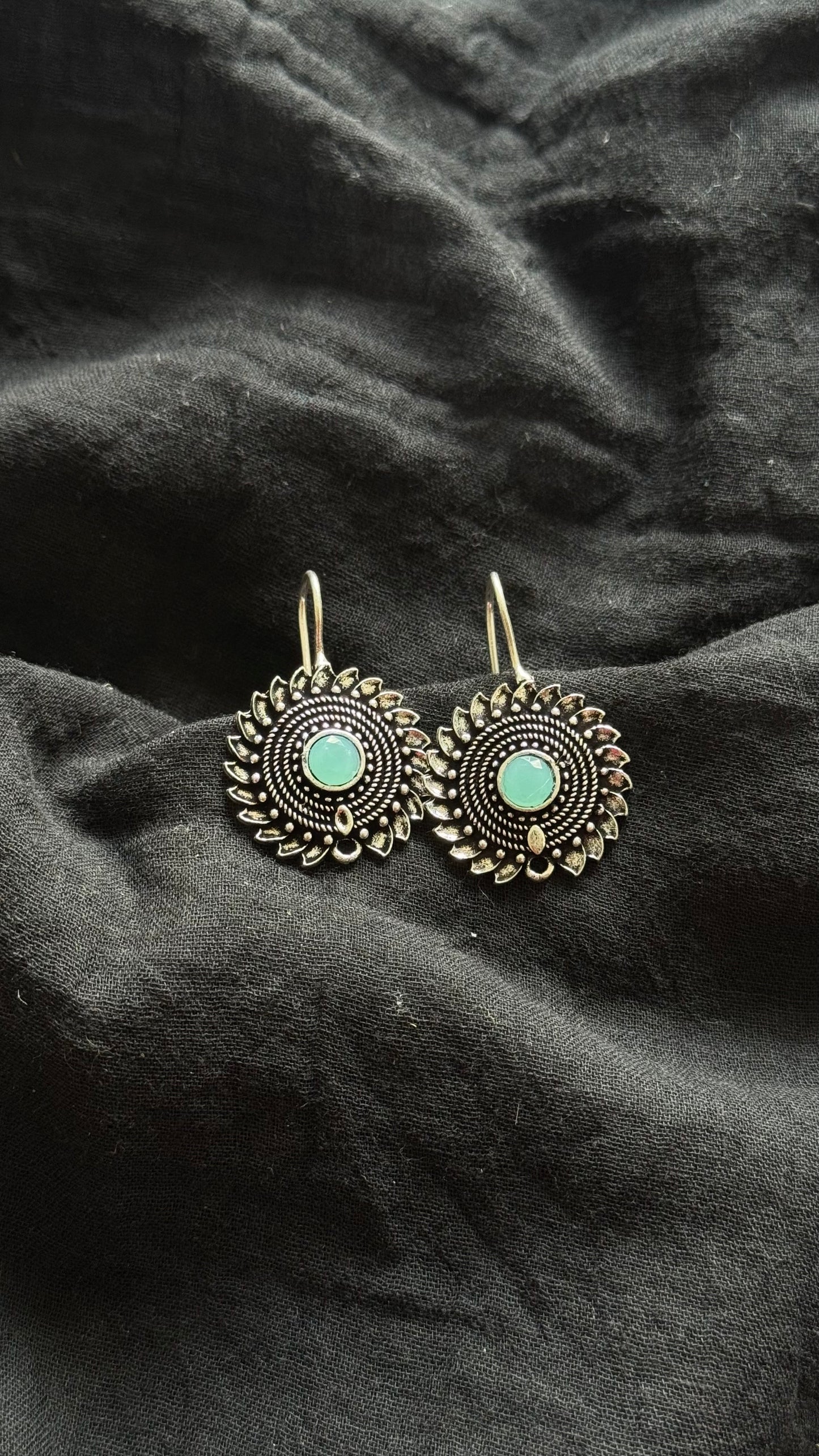 Bugadi clip-on (non pierced), mint stone, oxidised silver - YCOSBU718