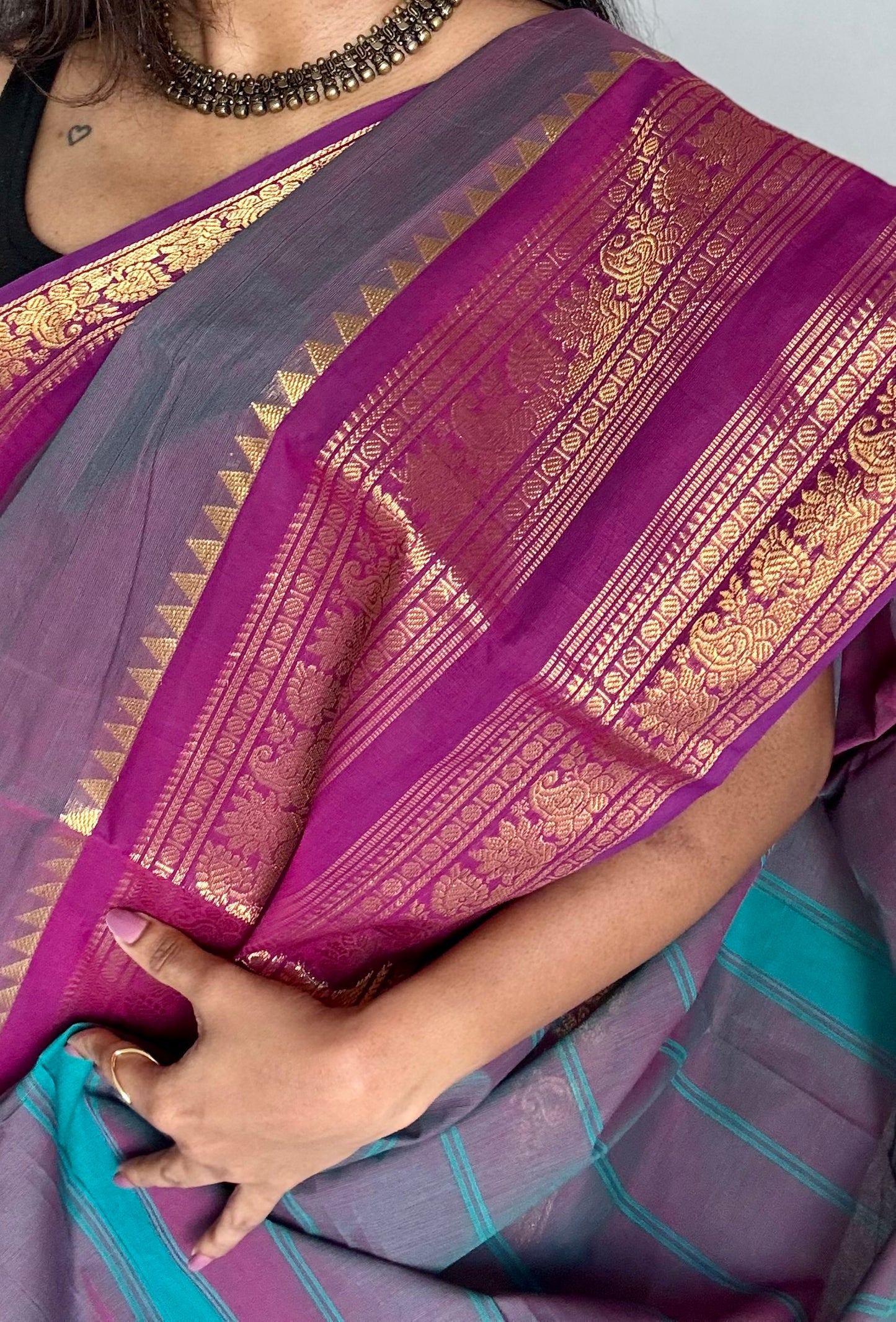 Dual tone grey with magenta, wide zari border, kanchi cotton - YCCOTNKCJA215