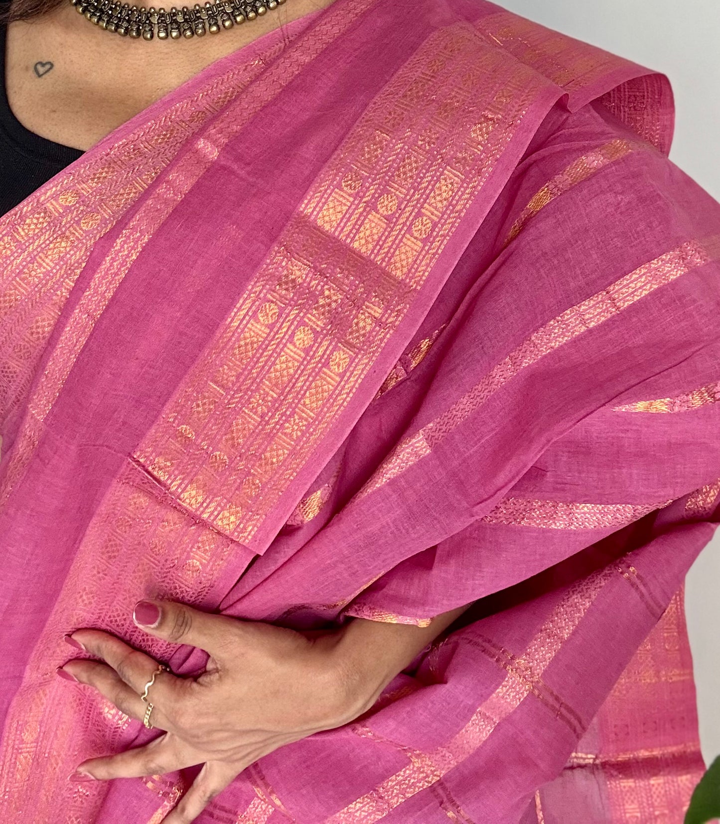 Dusty pink floral patterned velthaari, kattuchayam dyed madurai cotton saree  - YCCOTNMSAP214