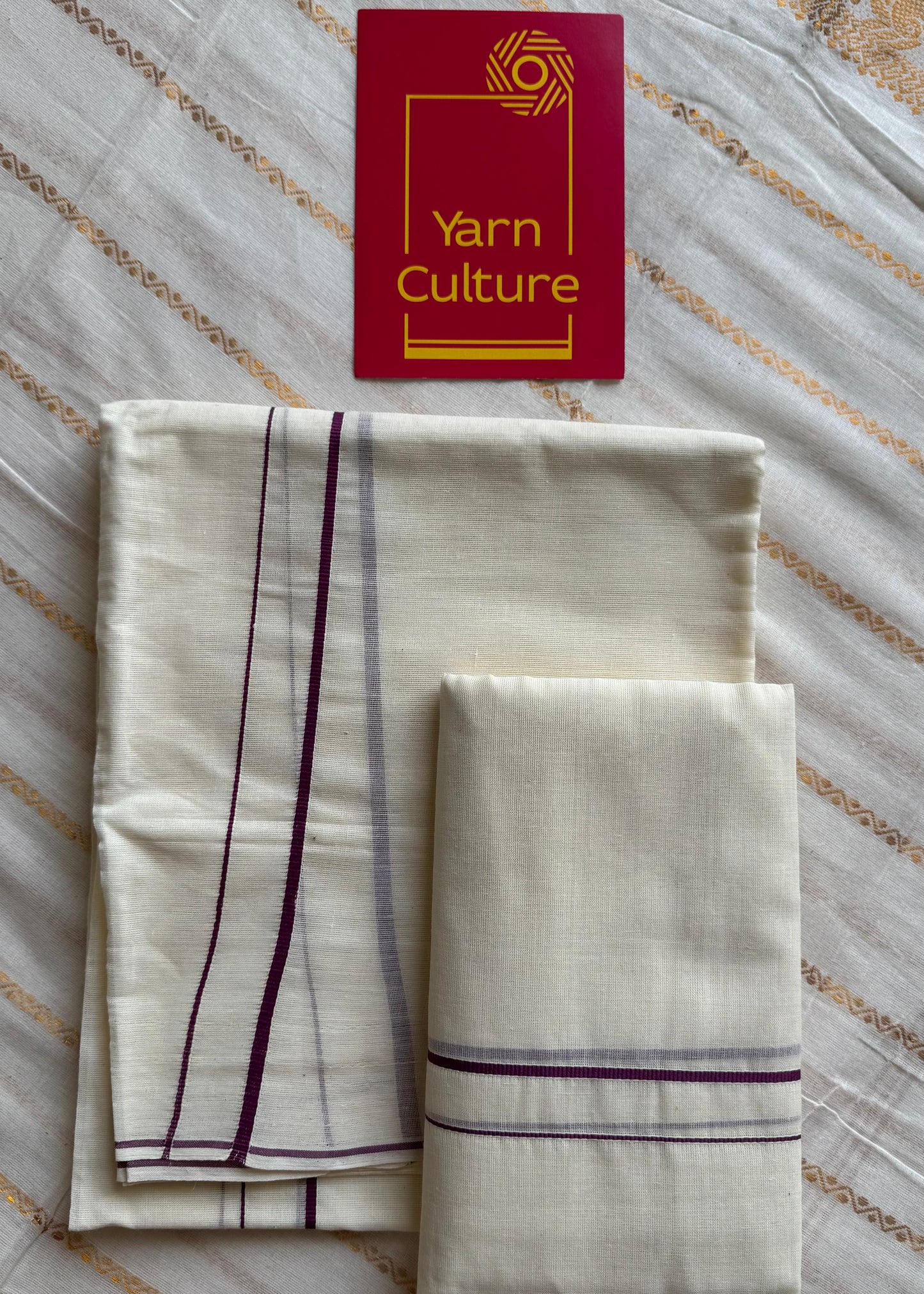 Set mund, kambikkara (thin border) with wine coloured lines - YCIEON130