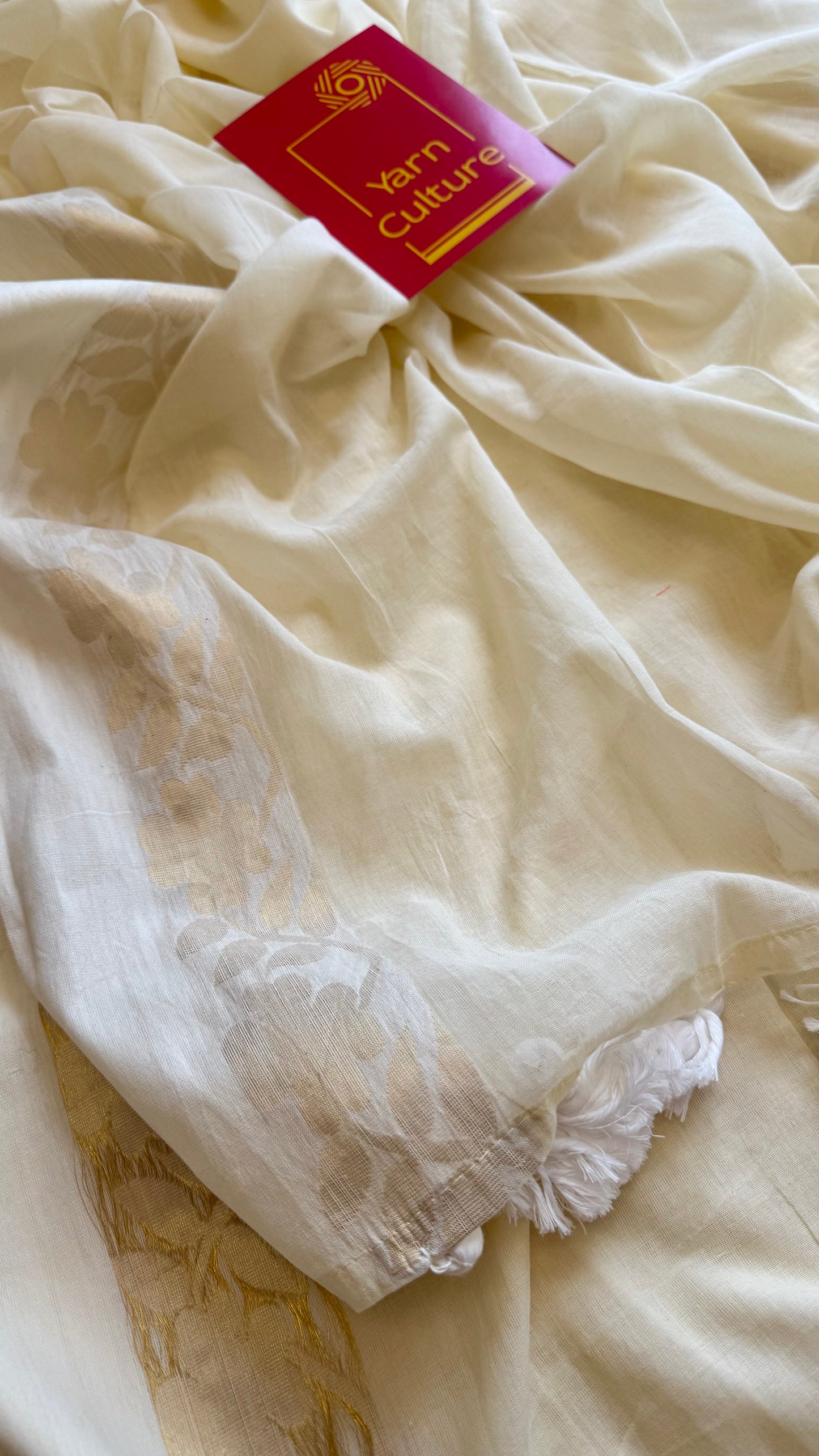 Ivory mul saree, zari flowers on border - YCIEON22