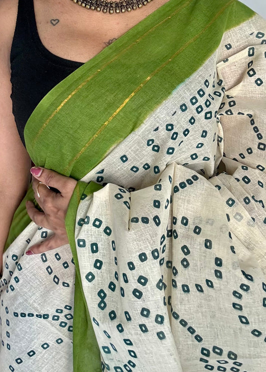 Ivory with light green contrast, kattuchayam dyed madurai cotton saree - YCCOTNMA238