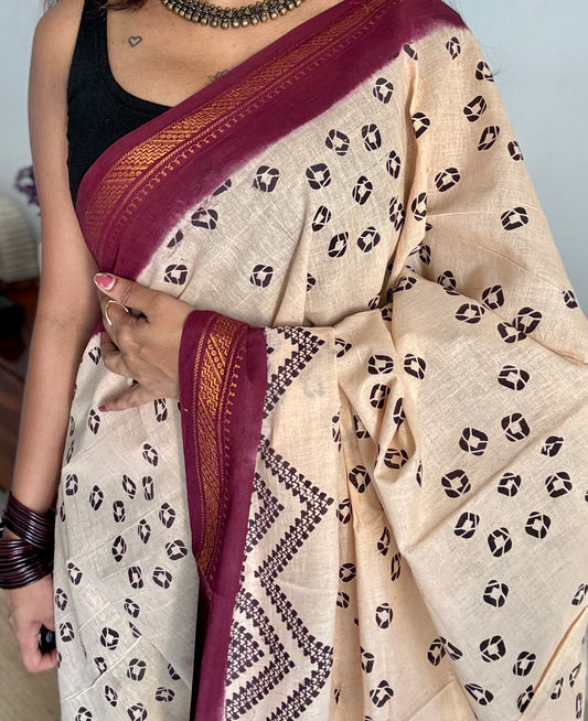 Ivory with maroon contrast, kattuchayam dyed madurai cotton saree - YCCOTNMA239