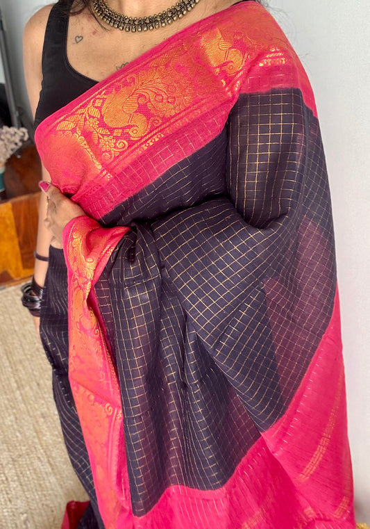 Black with pinkish red checkered sungudi, madurai cotton - YCCOTNOCSC23