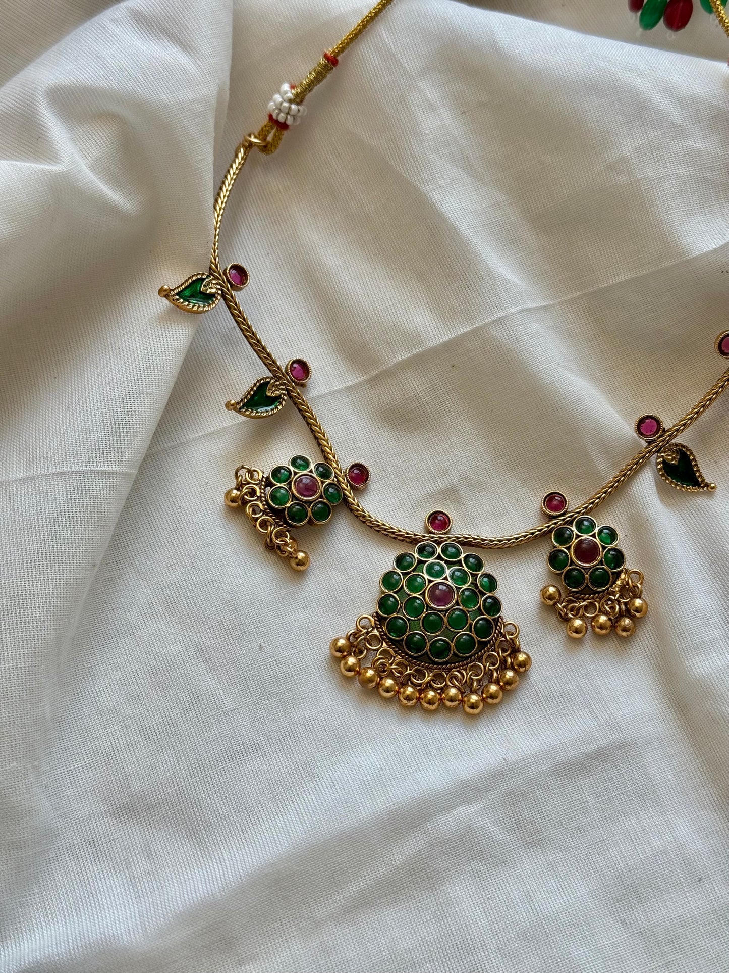 Green kemp pendant neckpiece with earrings - YCGPNP643