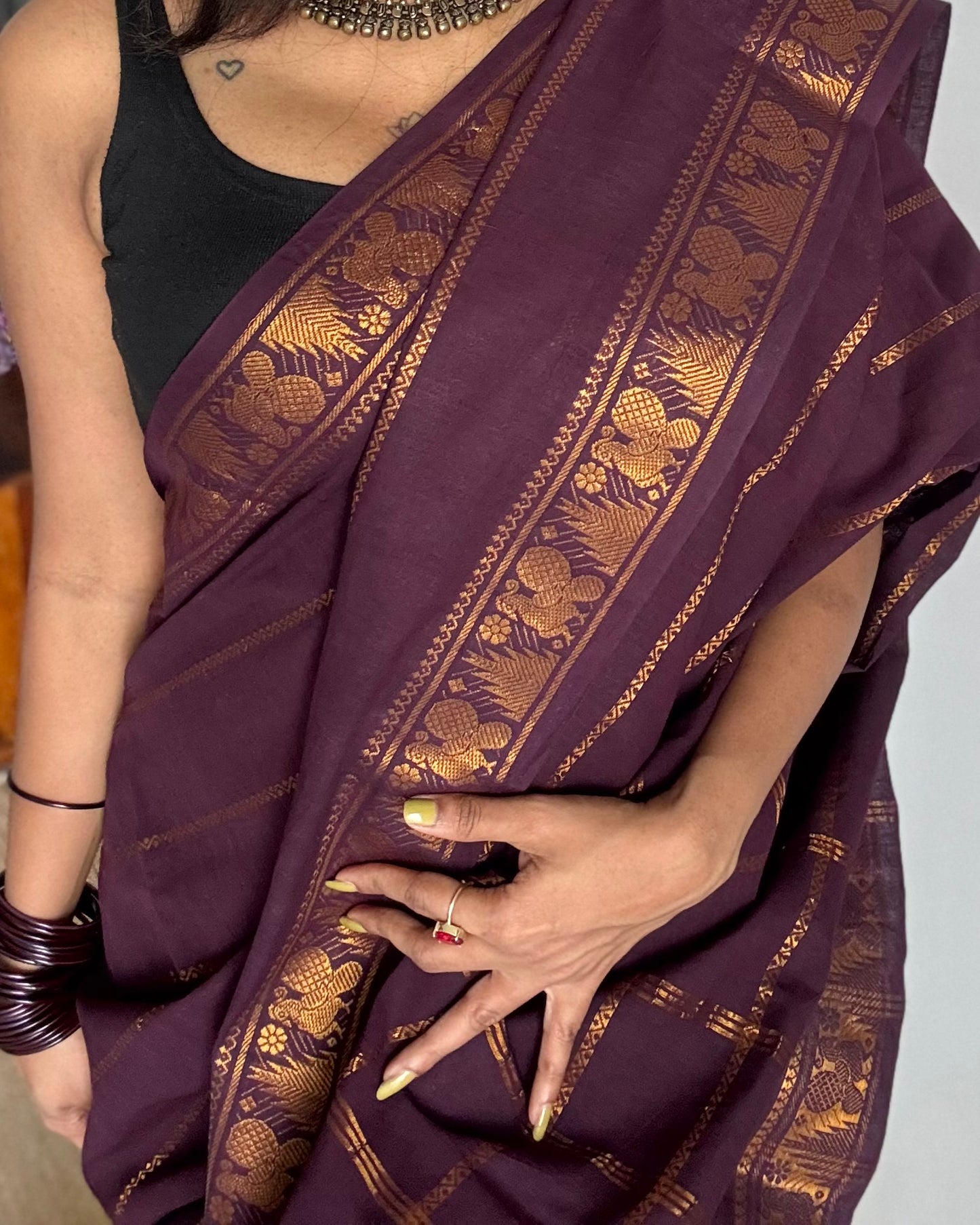 Purple brown velthaari patterned kattuchayam dyed madurai cotton saree - YCCOTNMSFE133