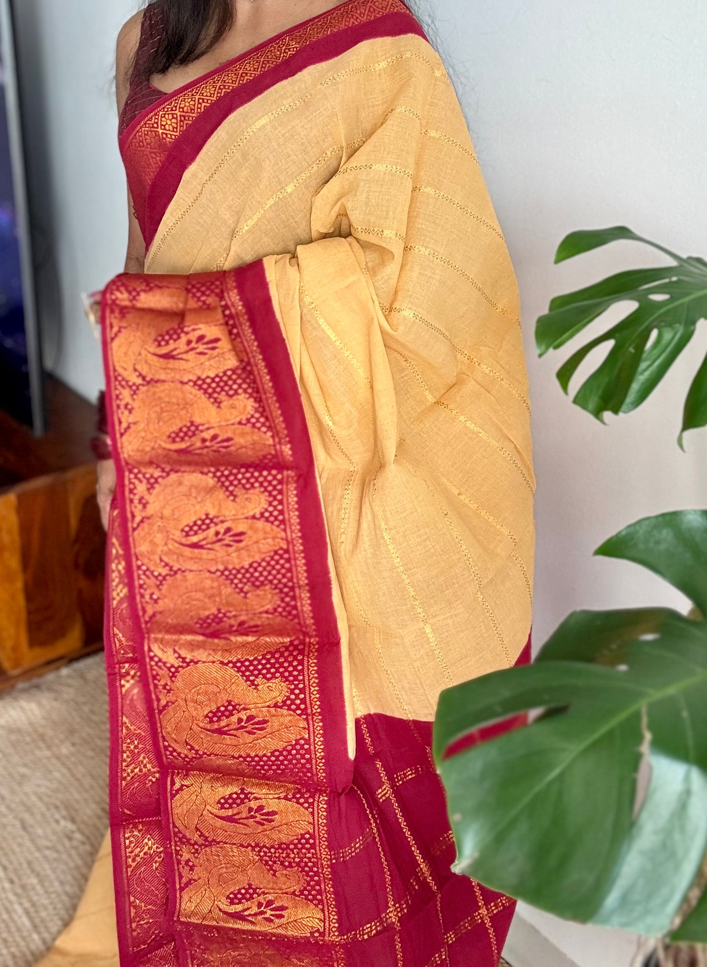 Sandal with red contrast wide border sungudi, kattuchayam dyed madurai cotton - YCIEON92