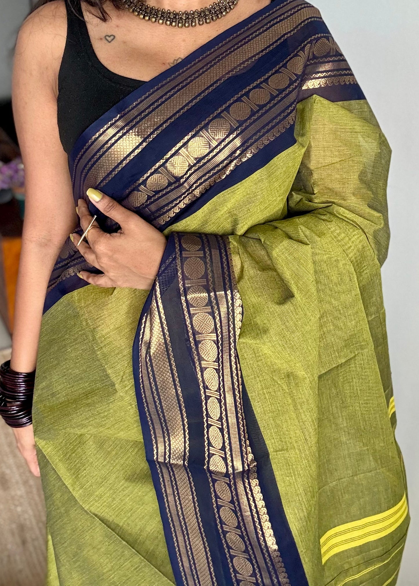 Light green with dark blue contrast border, kanchi cotton - YCCOTNKCDE85