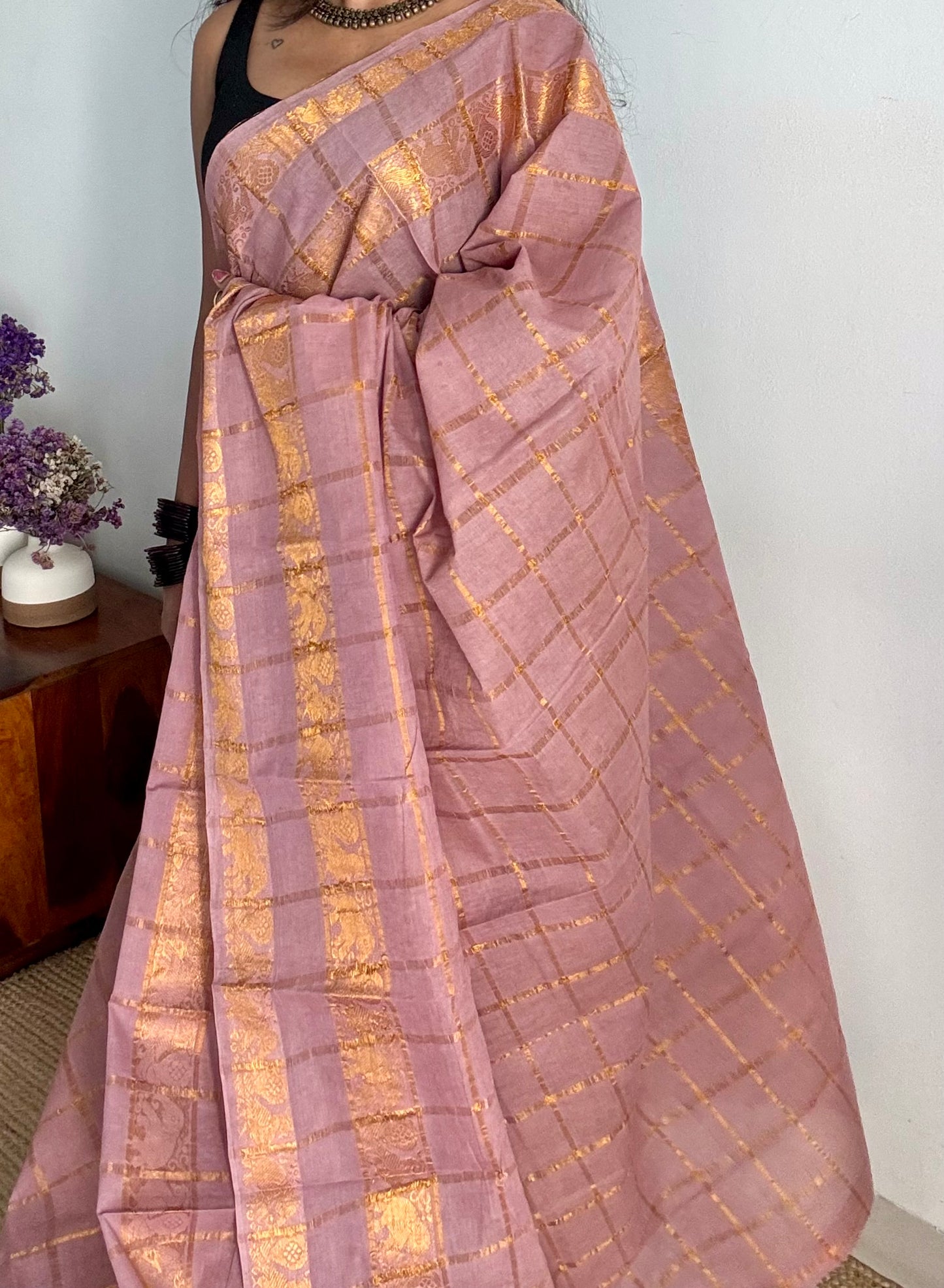 Light dusty rose kattam with motif double border, kattuchayam dyed madurai cotton saree - YCCOTNMSAP175