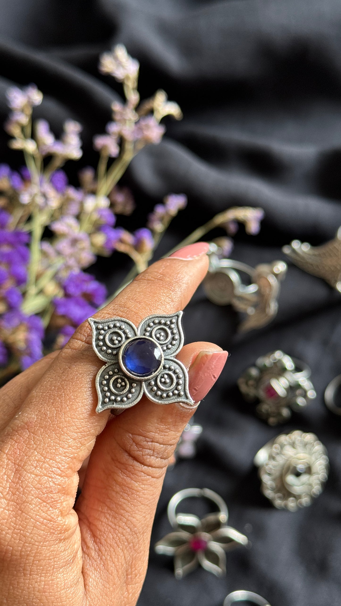 Adjustable floral ring - blue stone