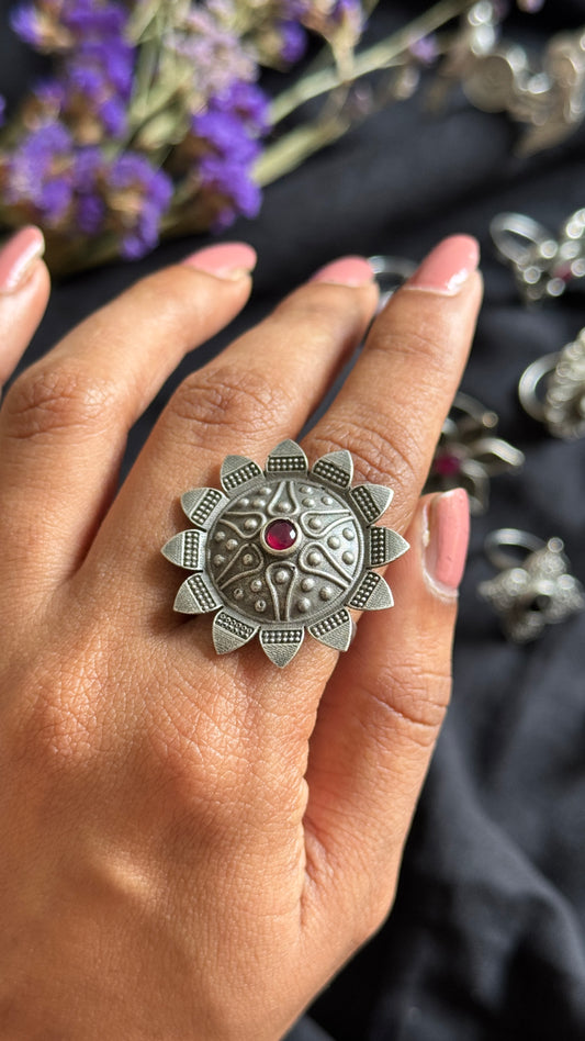 Adjustable floral round ring - red stone