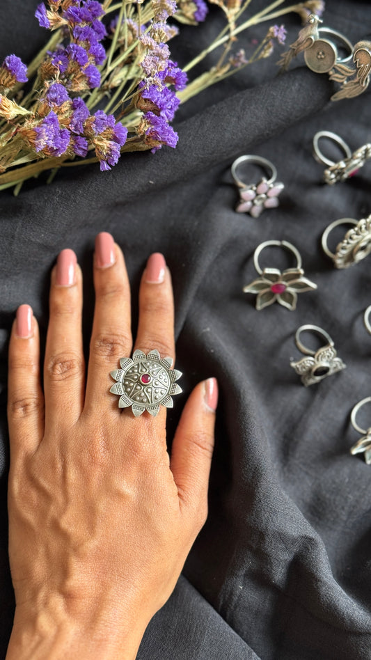 Adjustable floral round ring - red stone