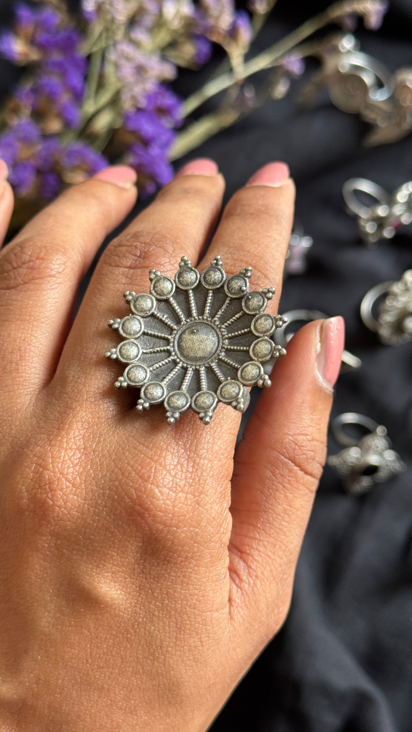 Adjustable floral round ring