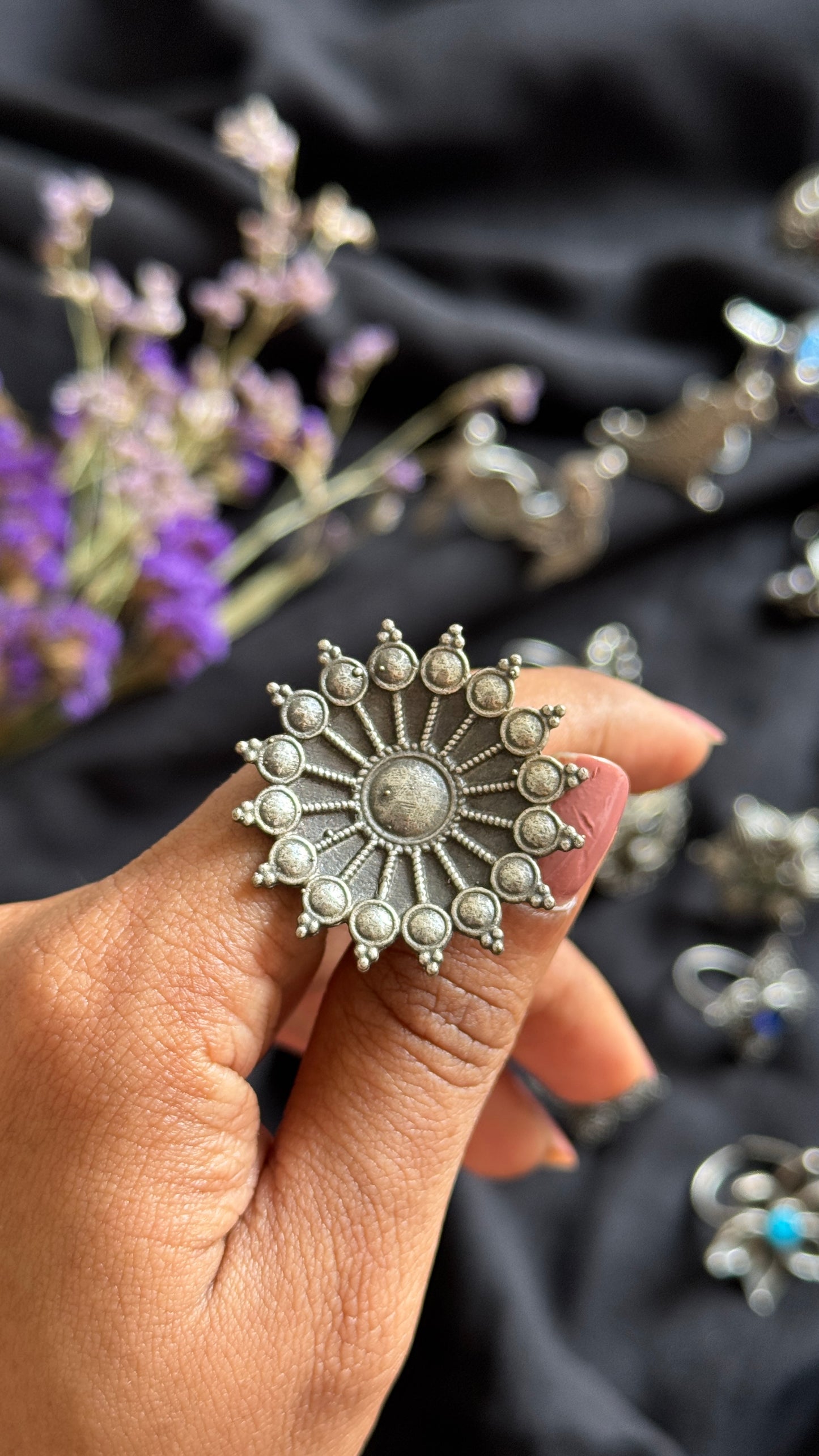 Adjustable floral round ring