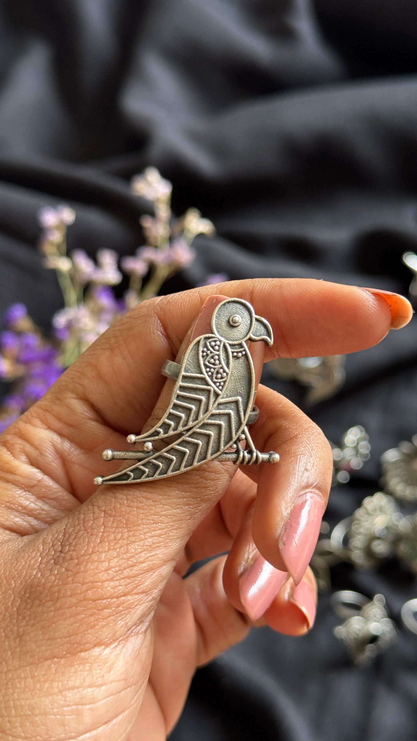 Adjustable ring - single parrot