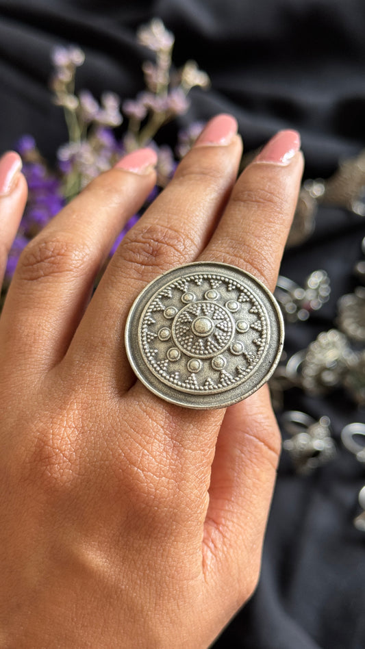 Adjustable round ring