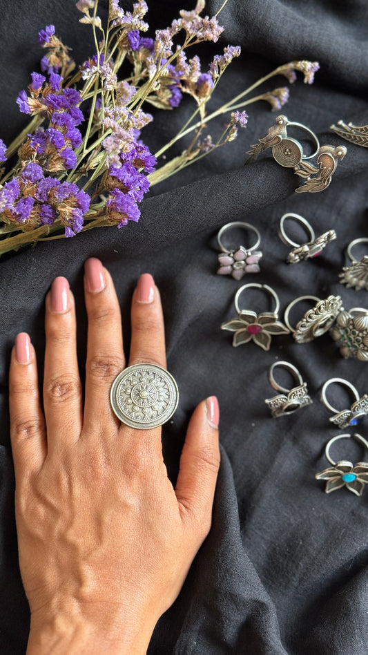Adjustable round ring