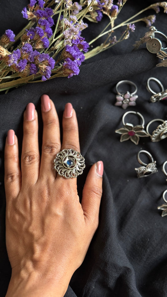 Adjustable floral round ring - blue stone