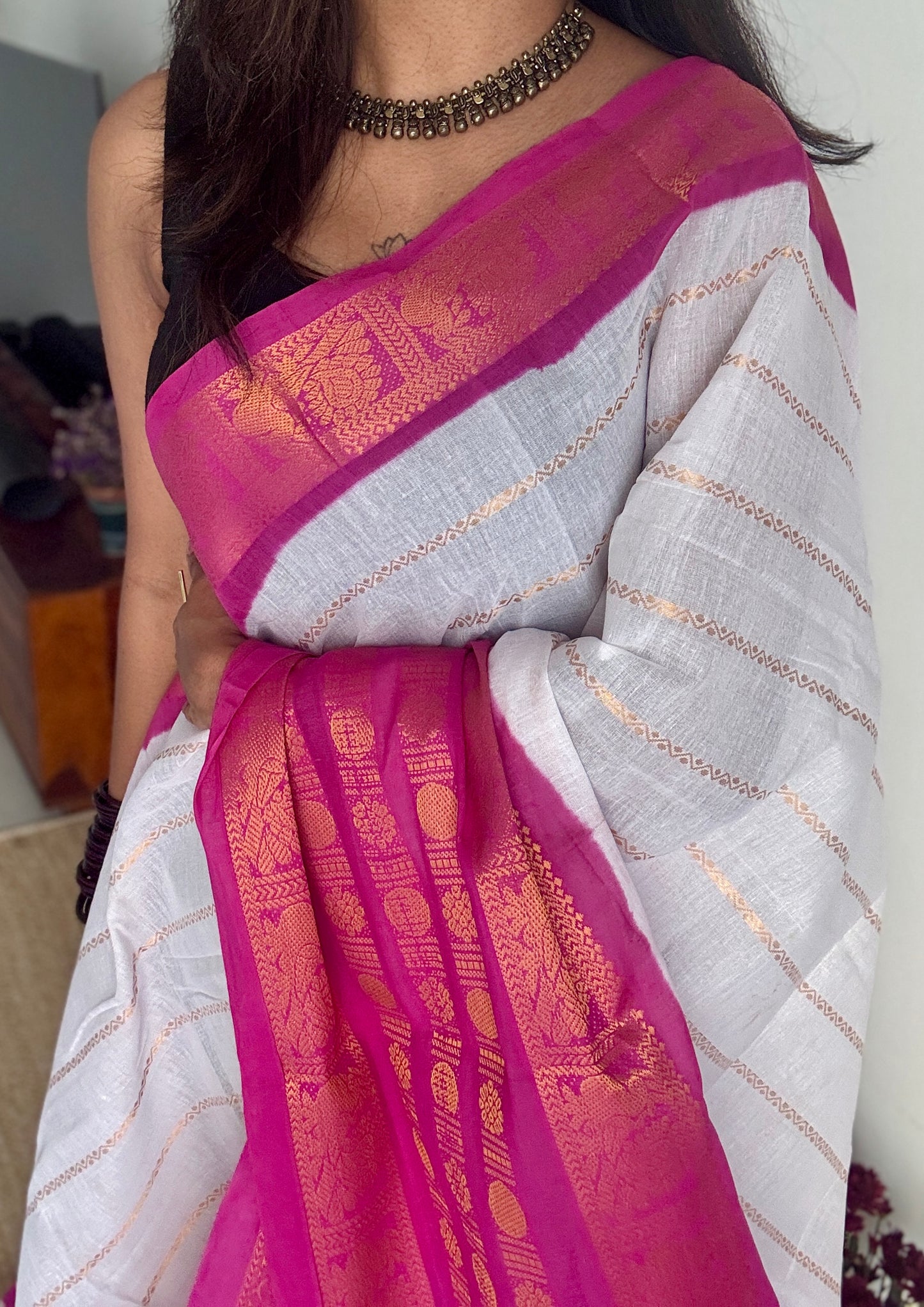 White and hot pink sungudi with rettai pettu wide border