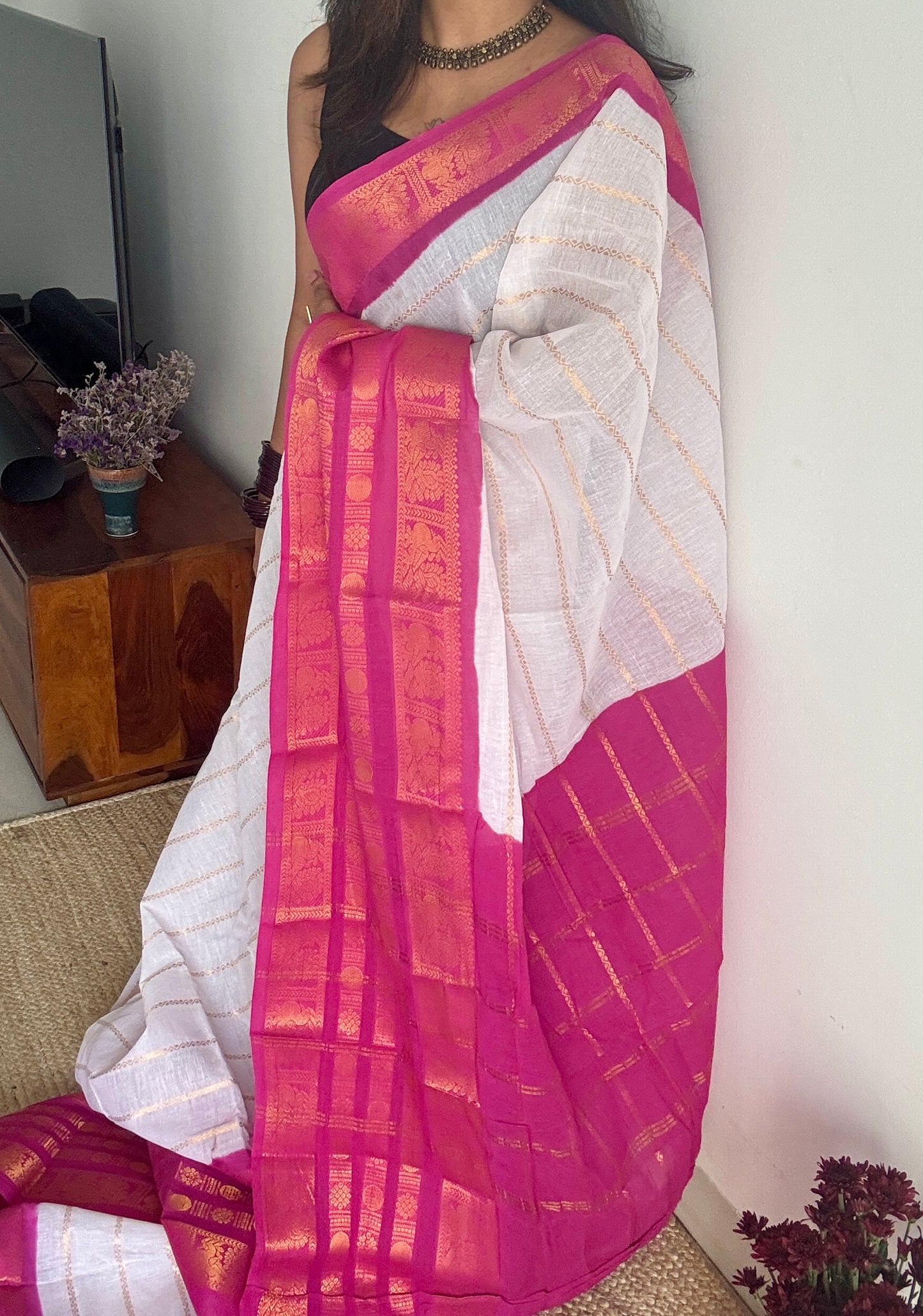 White and hot pink sungudi with rettai pettu wide border
