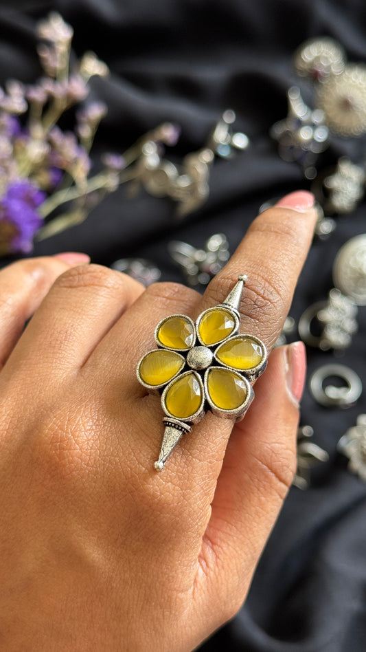 Adjustable floral ring - yellow