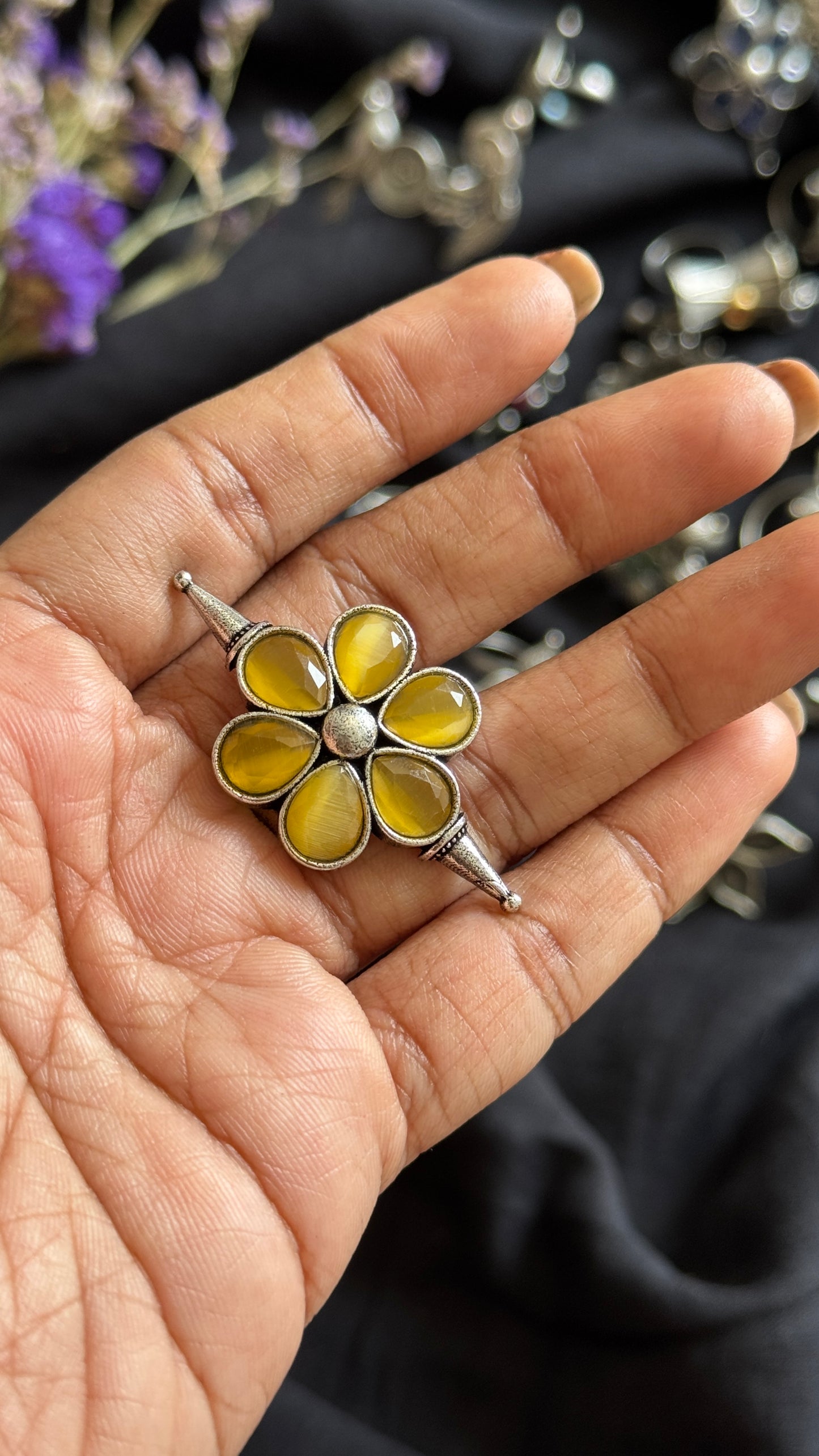Adjustable floral ring - yellow
