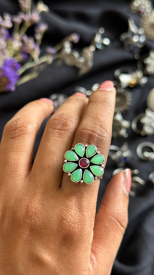 Adjustable floral ring - mint green