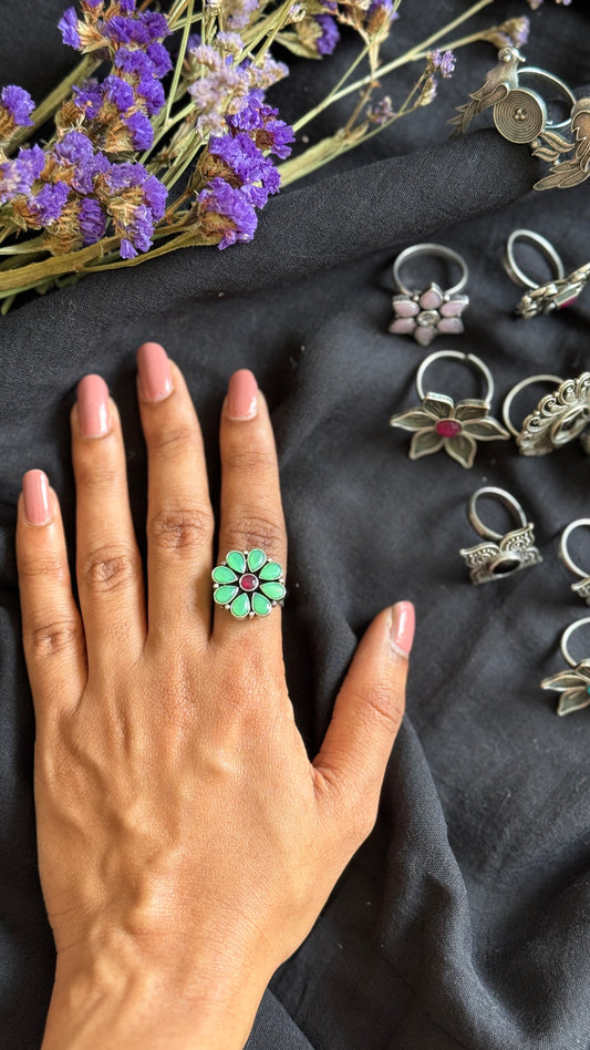 Adjustable floral ring - mint green