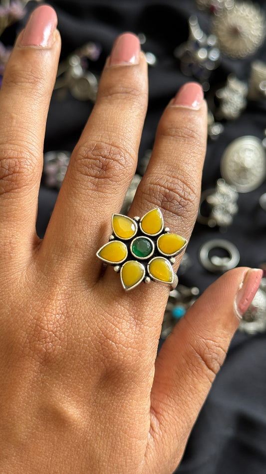 Adjustable floral ring - yellow stone