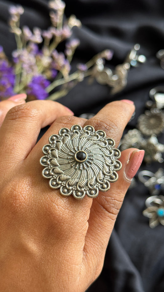 Adjustable Floral Ring - black stone