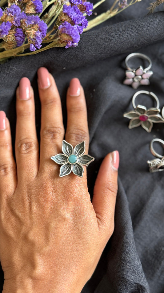 Antique Bloom - Adjustable Floral Ring, Mint stone