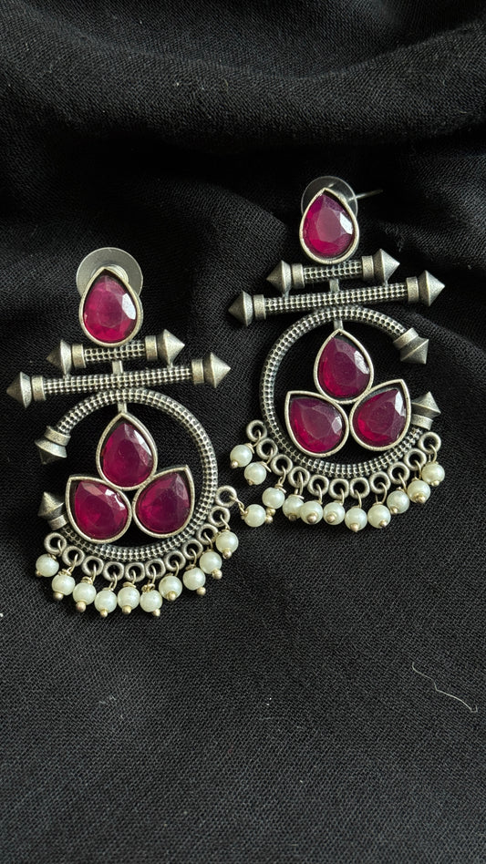 Dangler earrings - silver & dark pink - YCOSED10