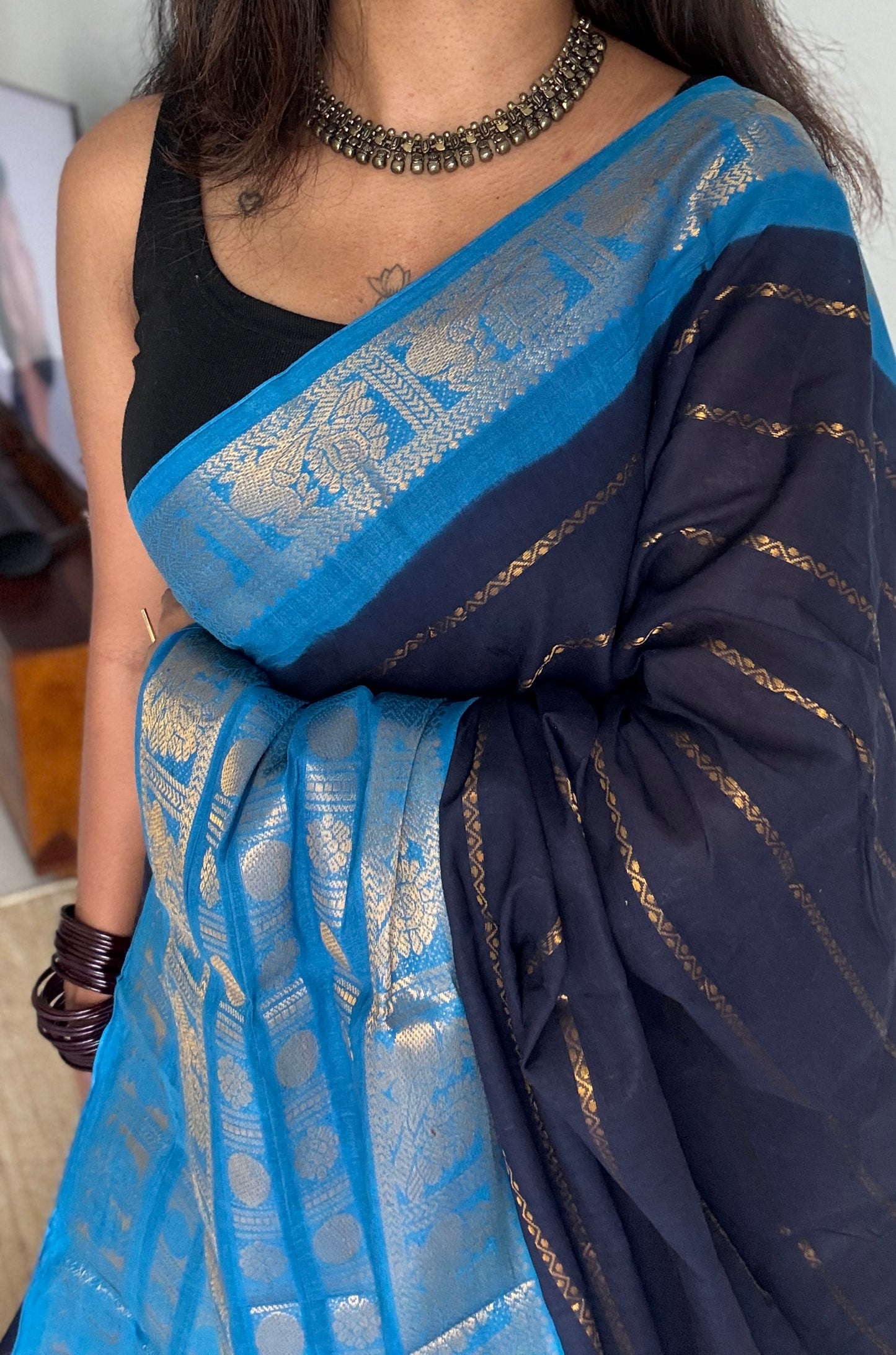 Dark blue and light blue sungudi with peacock motif rettai pettu wide border