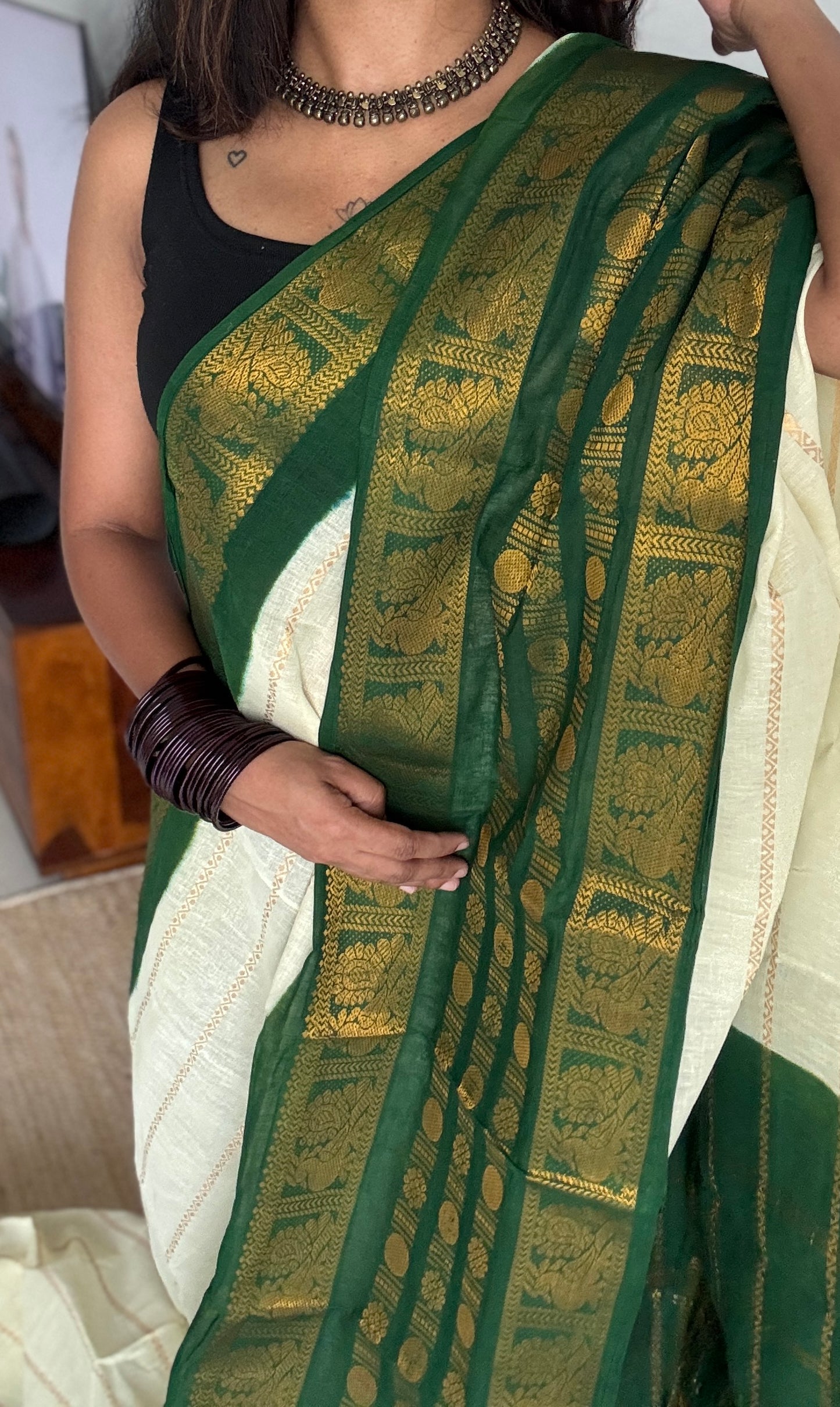 Offwhite and green sungudi with peacock motif rettai pettu wide border