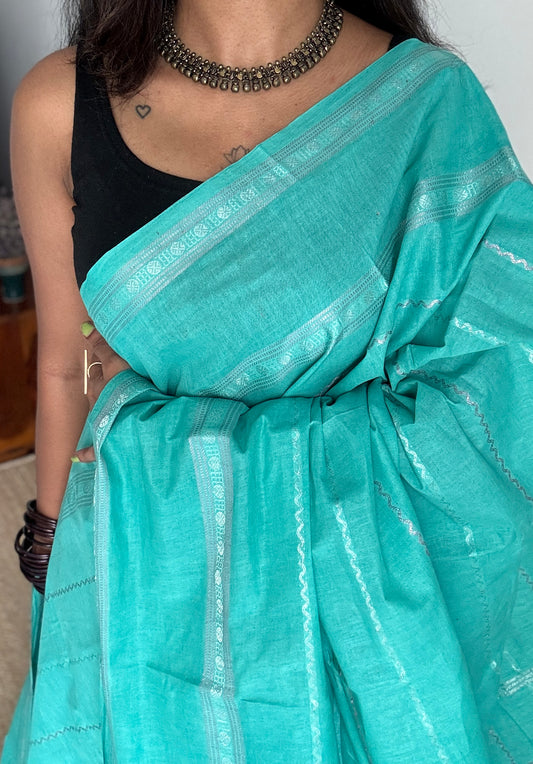 Turquoise veldhaari and patterned silver zari sungudi