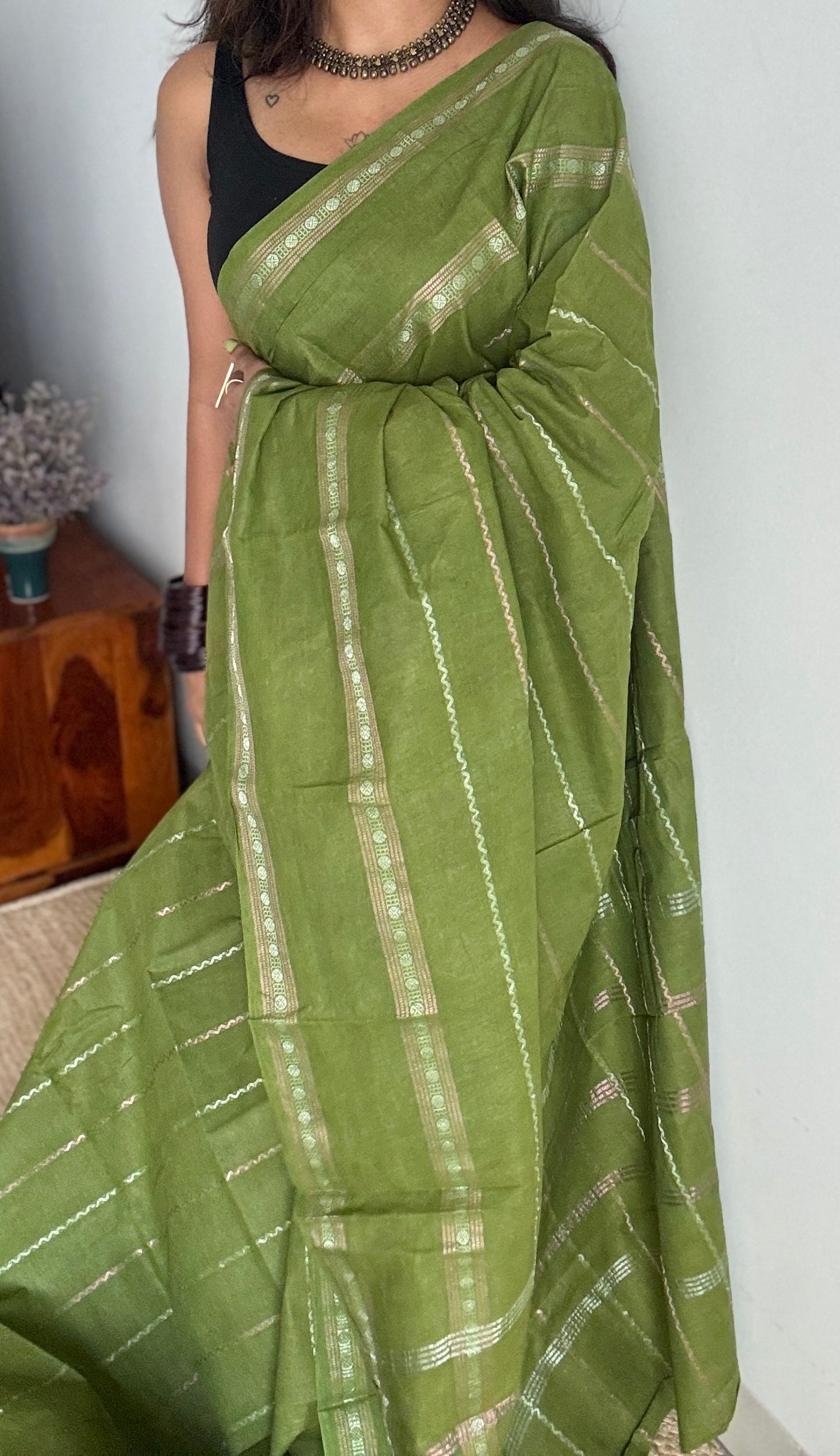 Olive green veldhaari and patterned silver zari sungudi