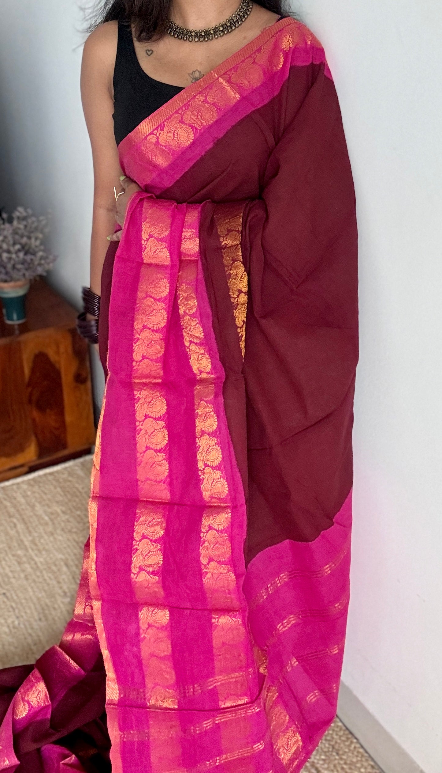 Maroon and pink sungudi with double peacock motif rettai pettu wide border