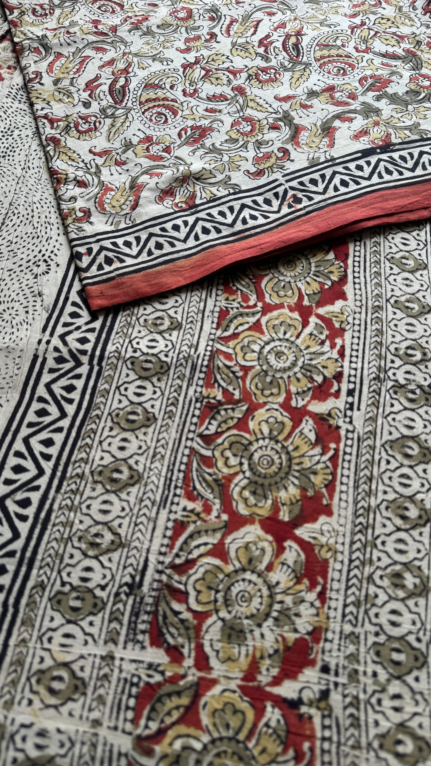 Cream kalamkari, floral vines, floral motif pallu