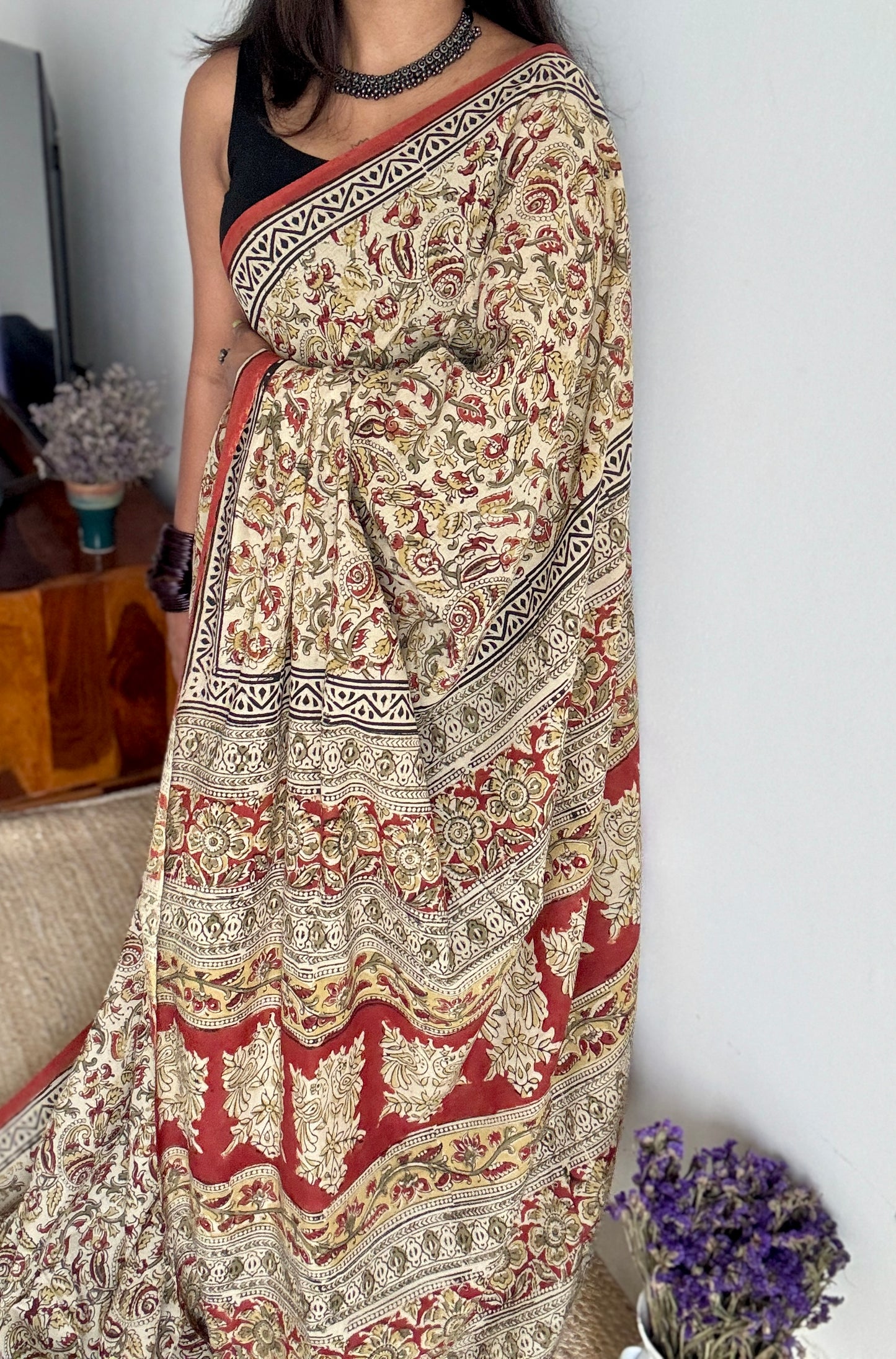 Cream kalamkari, floral vines, floral motif pallu