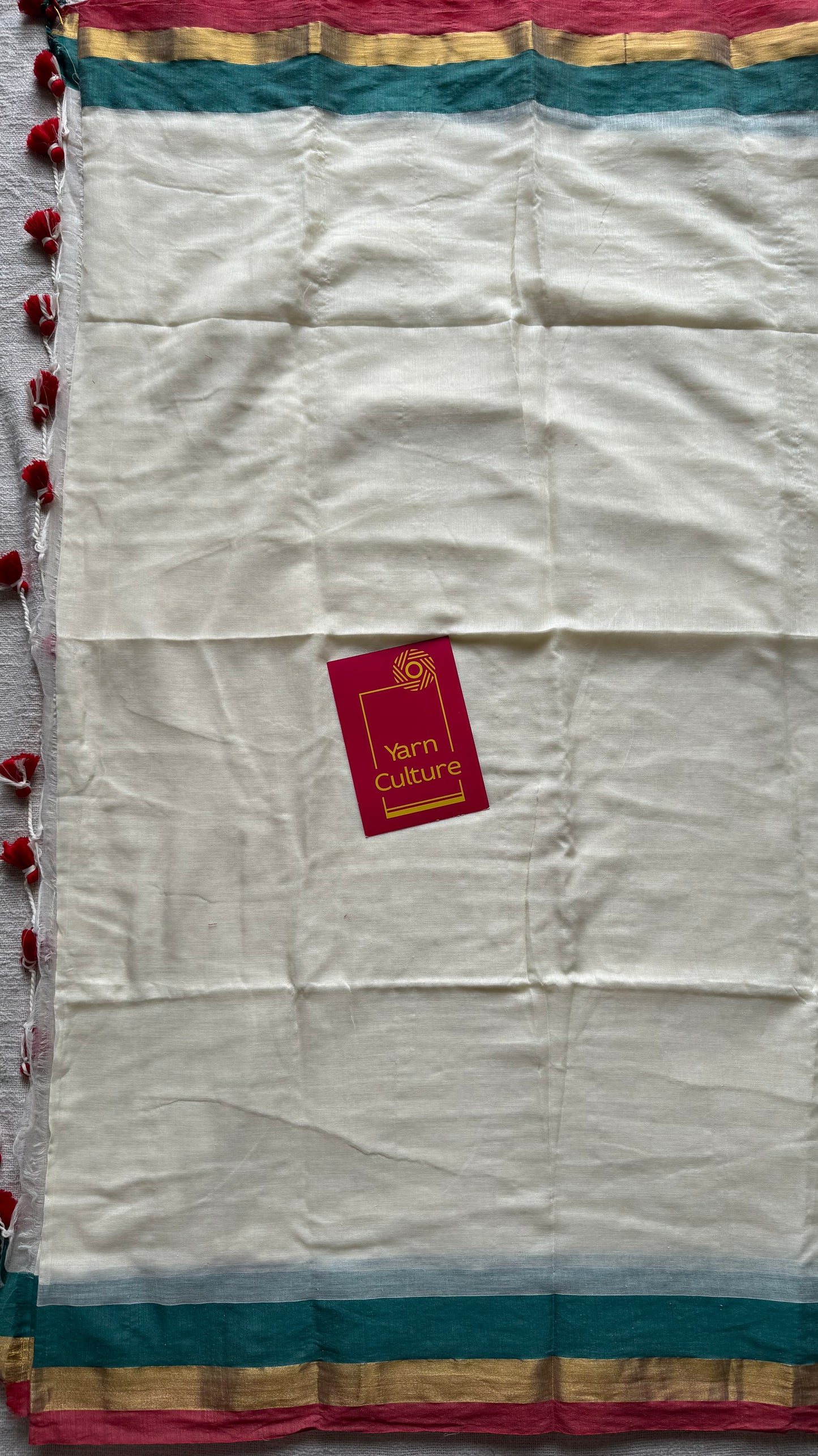 Ivory with red, green & gold border, mul cotton - YCON25BCM31