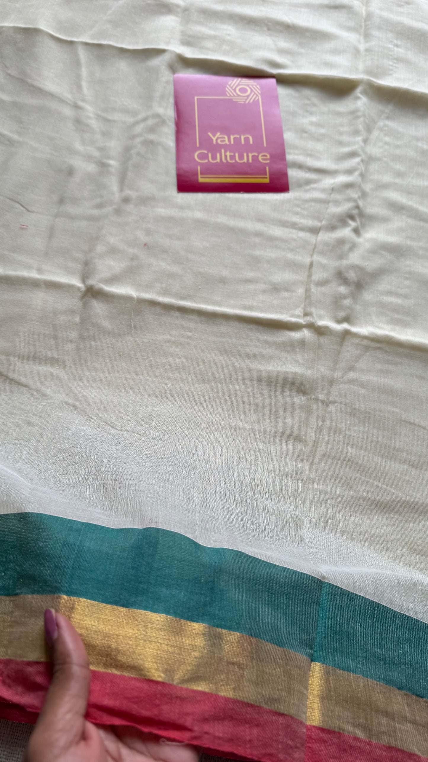 Ivory with red, green & gold border, mul cotton - YCON25BCM31