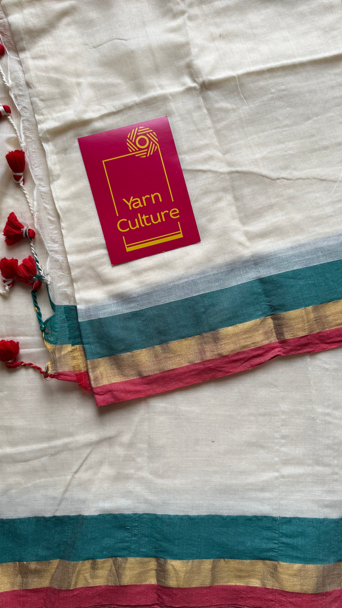 Ivory with red, green & gold border, mul cotton - YCON25BCM31