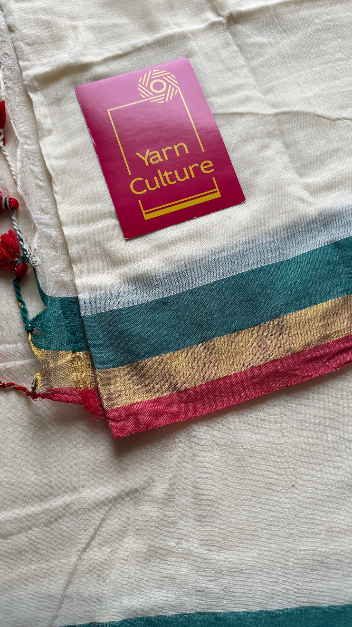 Ivory with red, green & gold border, mul cotton - YCON25BCM31