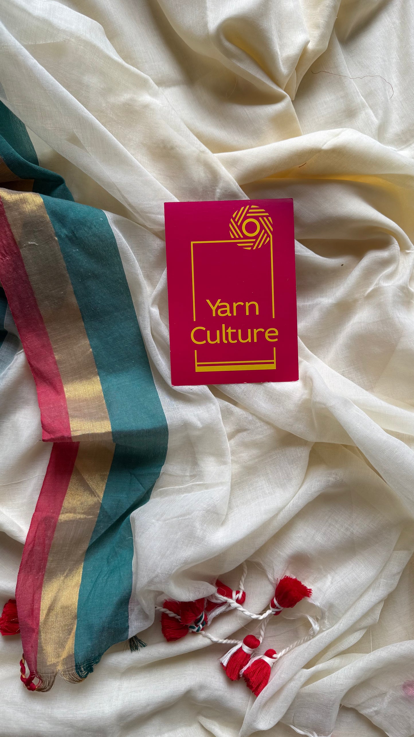 Ivory with red, green & gold border, mul cotton - YCON25BCM31