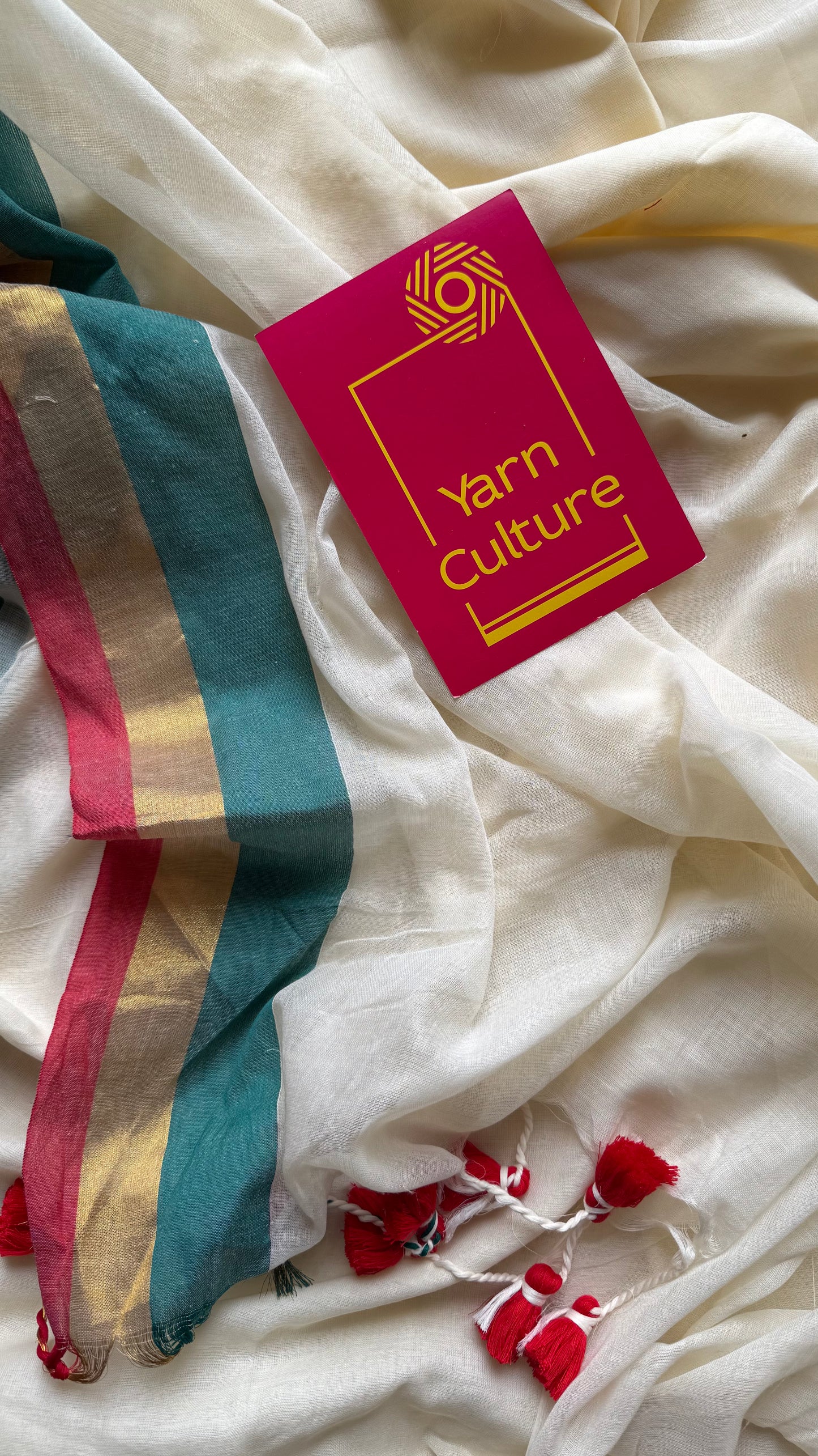 Ivory with red, green & gold border, mul cotton - YCON25BCM31