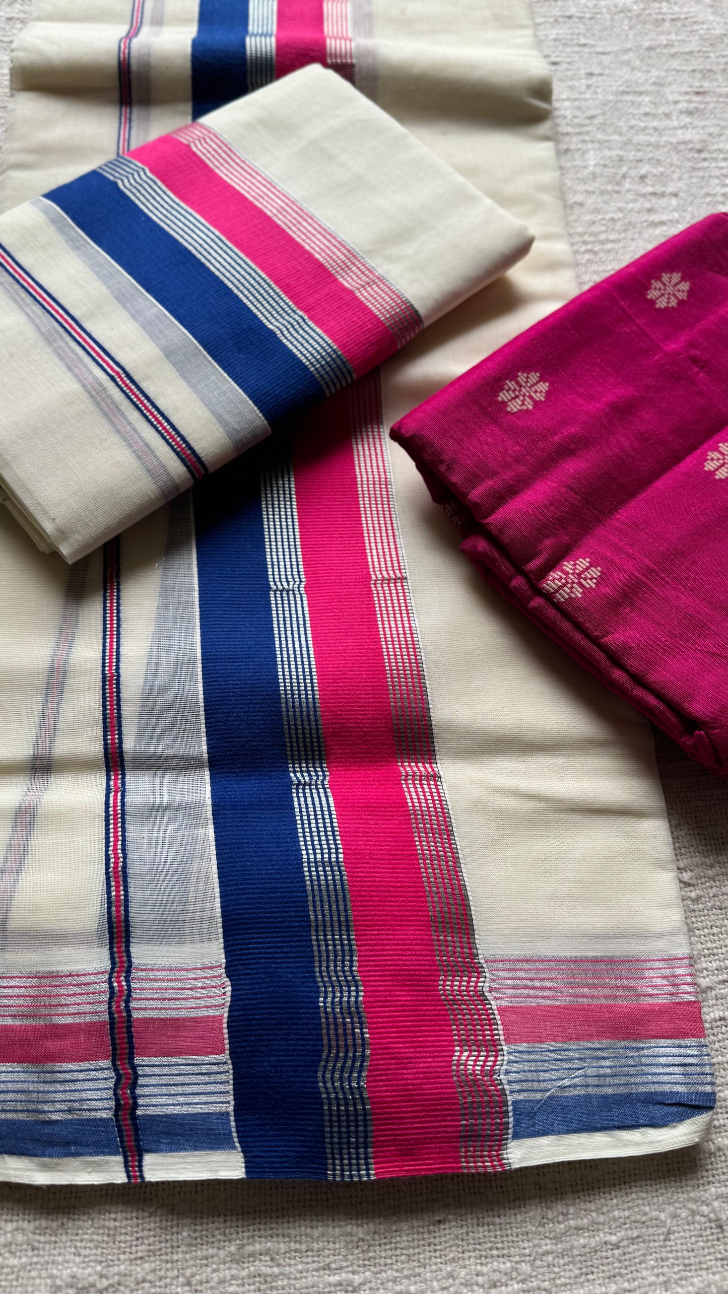 Set mund in ivory and gold with blue and pink kara (border) - YCON25KCST155