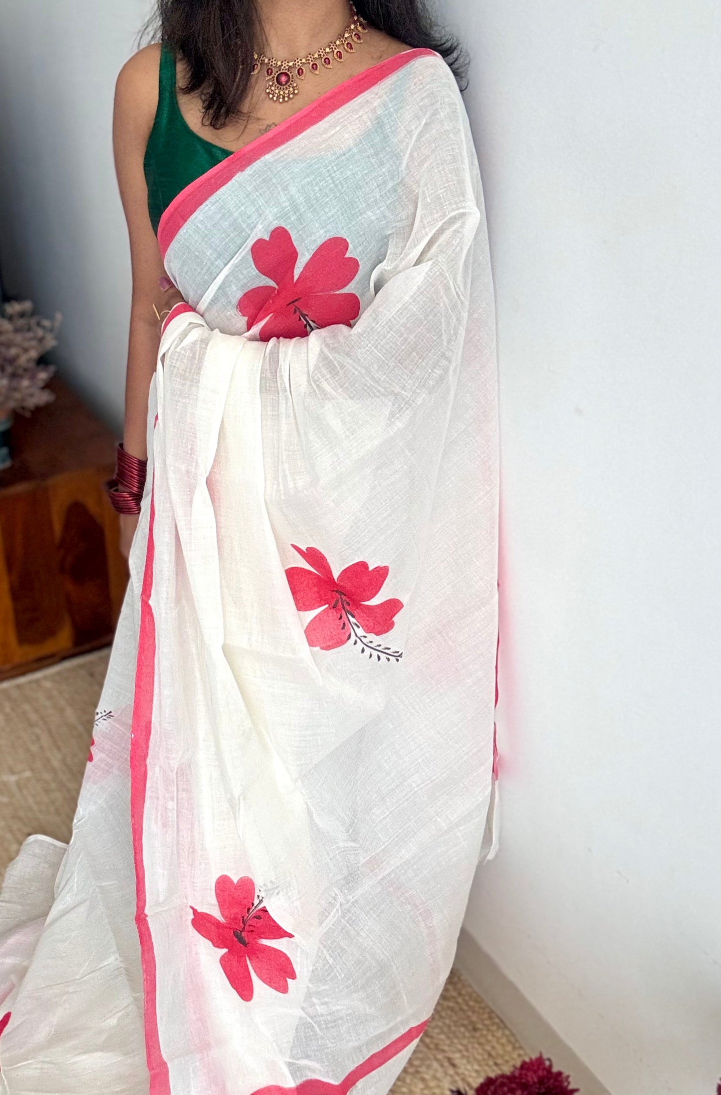 Ivory soft cotton with painted hibiscus flowers in red - YCON25BCSC45