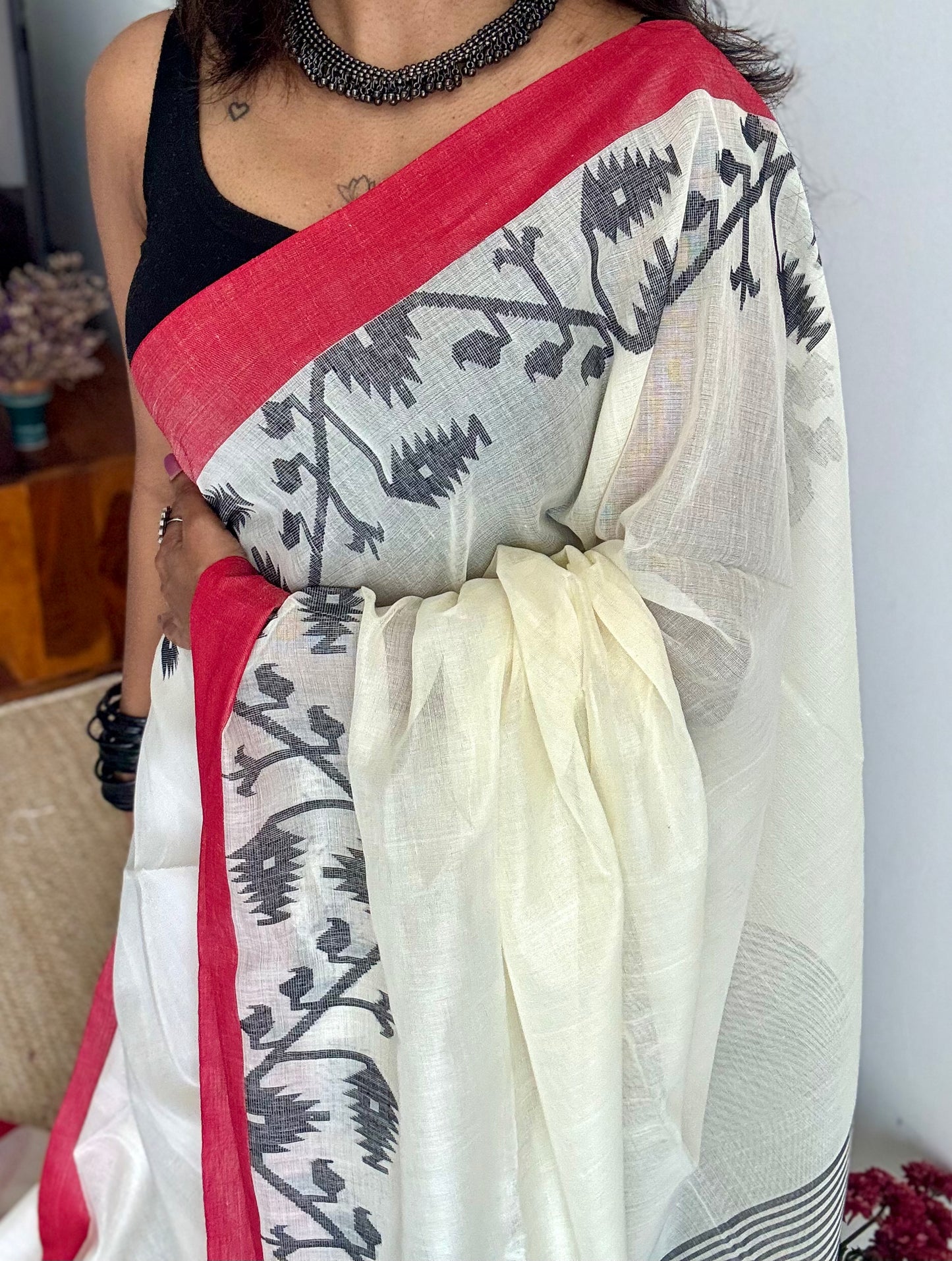 Ivory handwoven jamdani with black and red border - YCON25BCJM20
