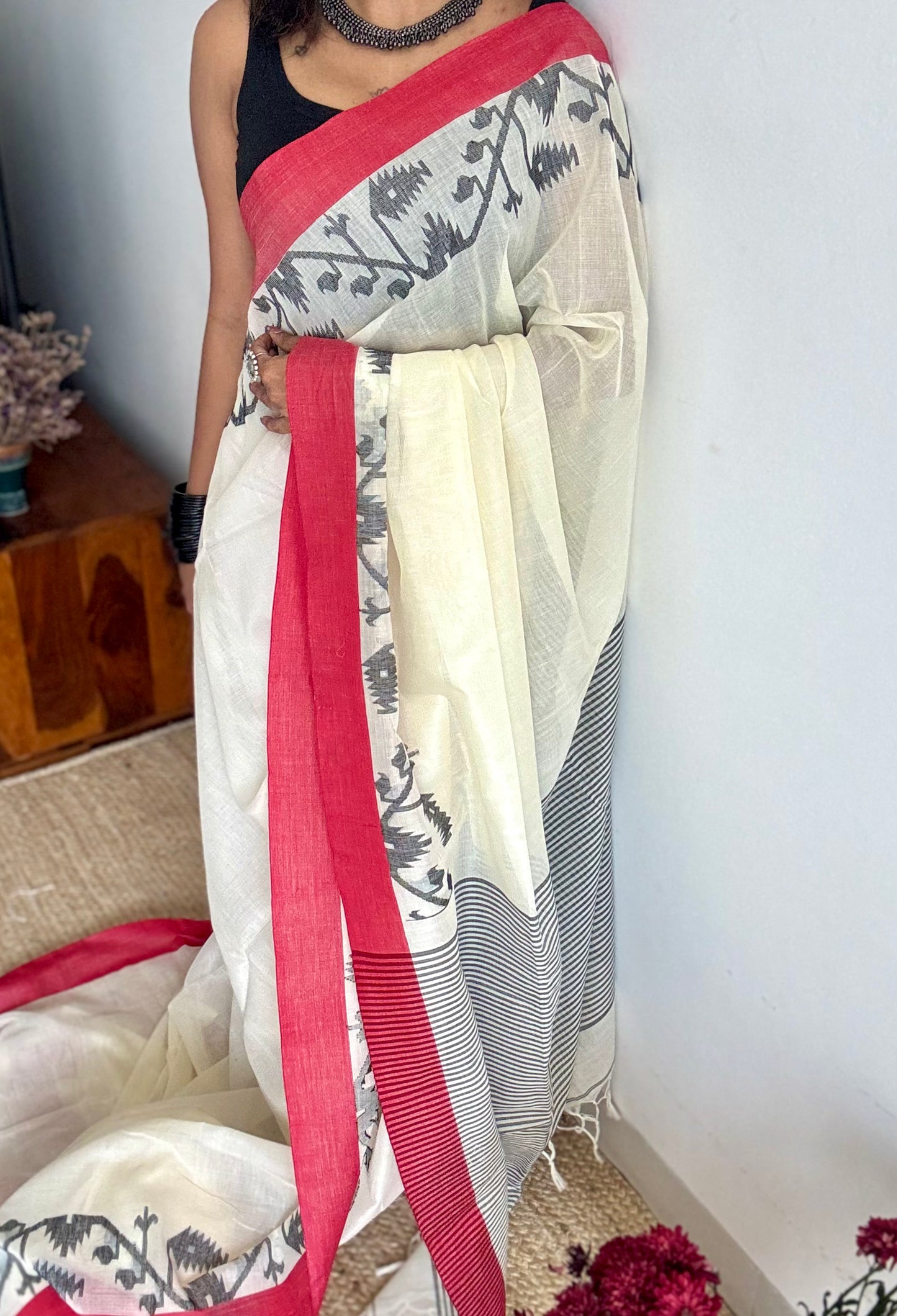 Ivory handwoven jamdani with black and red border - YCON25BCJM20